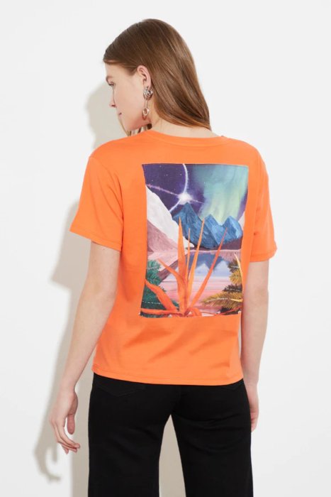 Printed Semi-Fitted T-Shirt